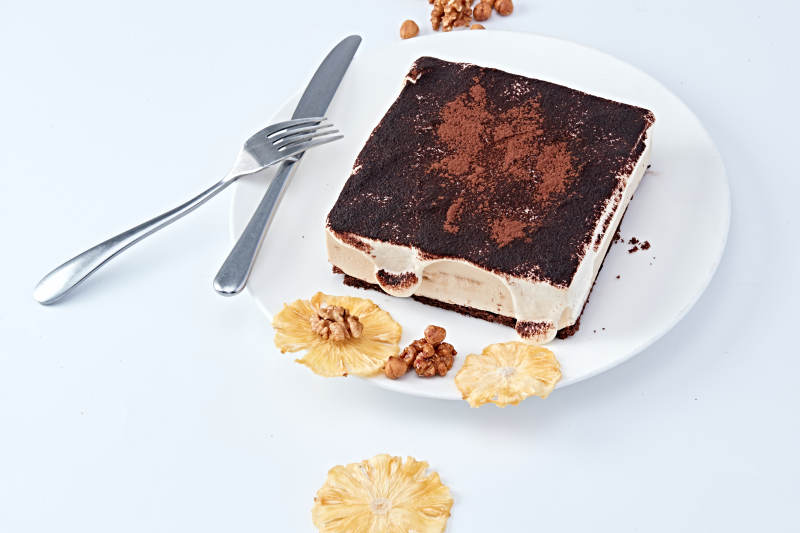 可可粉撒粉鲜奶酪黑森林蛋糕图片