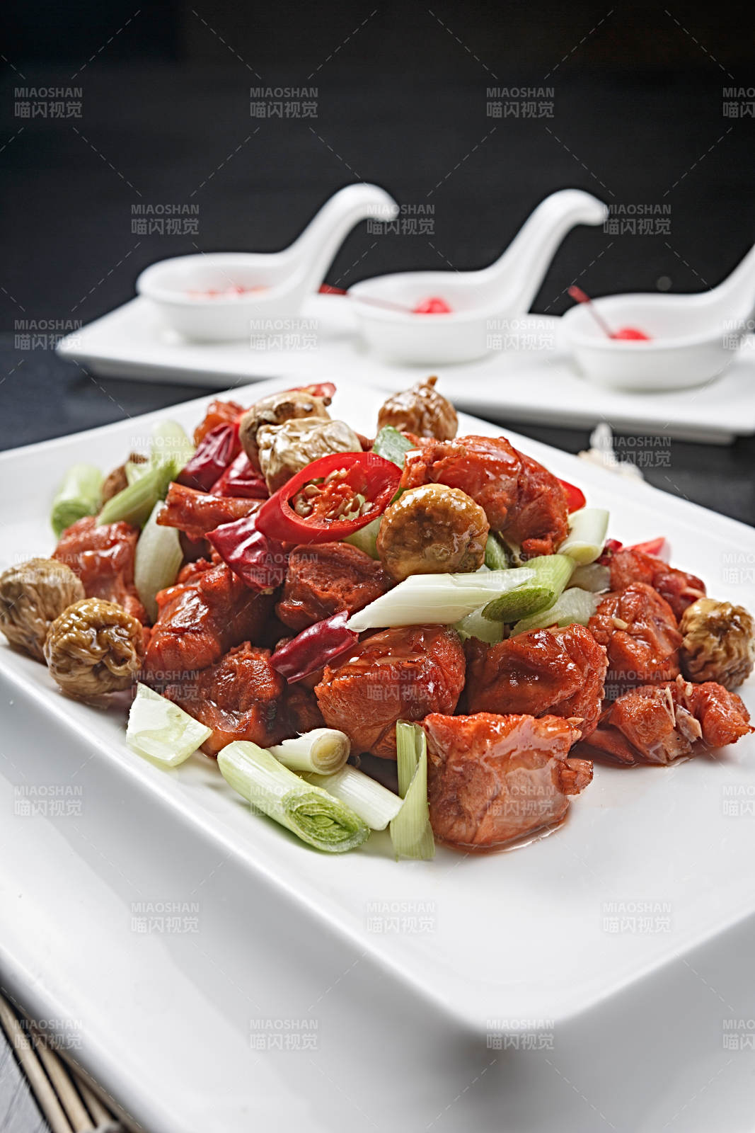 葱爆无花果炒兔丁图片