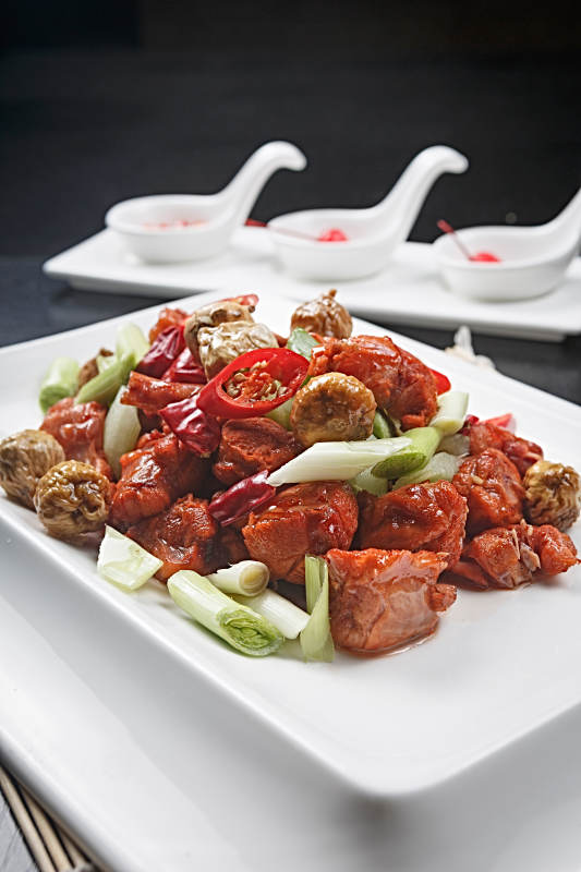 葱爆无花果炒兔丁图片