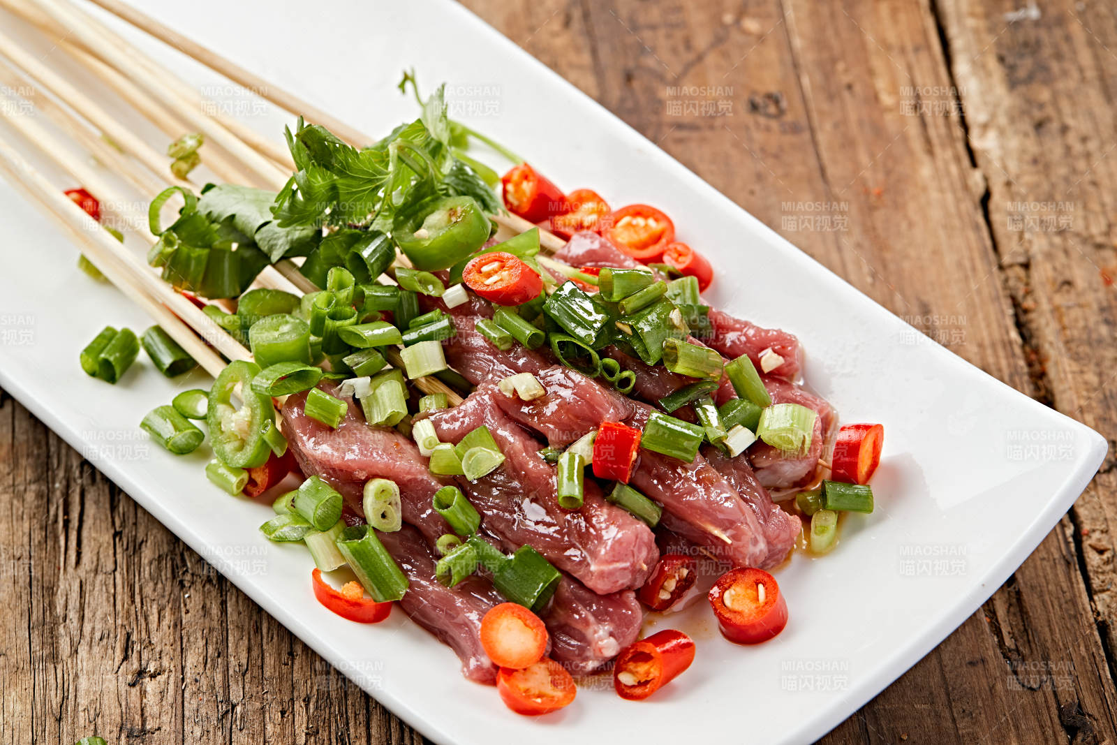 香辣生淹牛肉刺身小串图片