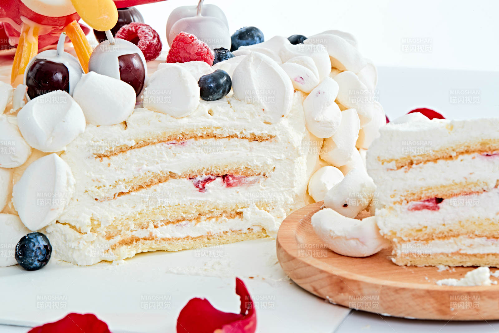 守护者乳脂鲜奶油儿童生日蛋糕图片