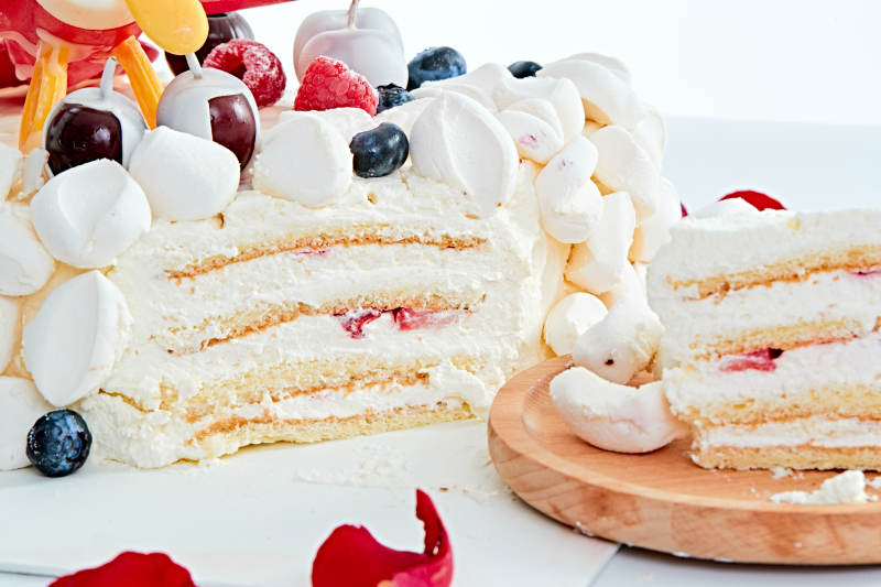 守护者乳脂鲜奶油儿童生日蛋糕图片