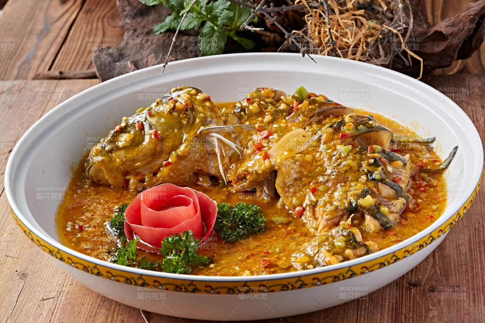 双椒炖鲤鱼图片