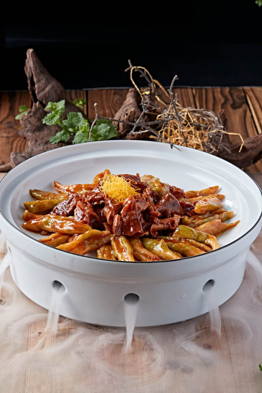 家常酱炖牛筋头巴脑图片