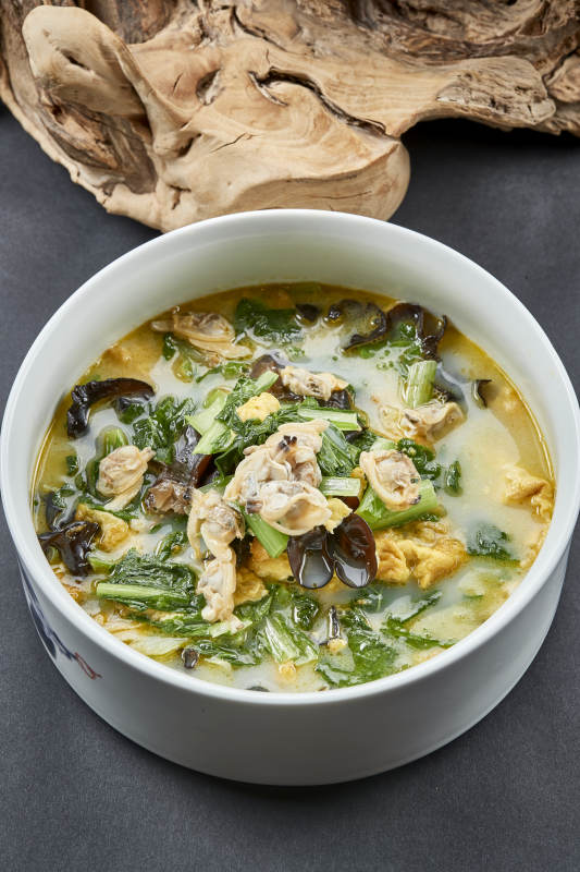 煎蛋木耳小白菜花蛤浓汤图片