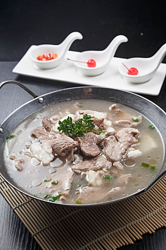 锅仔清汤羊肉图片