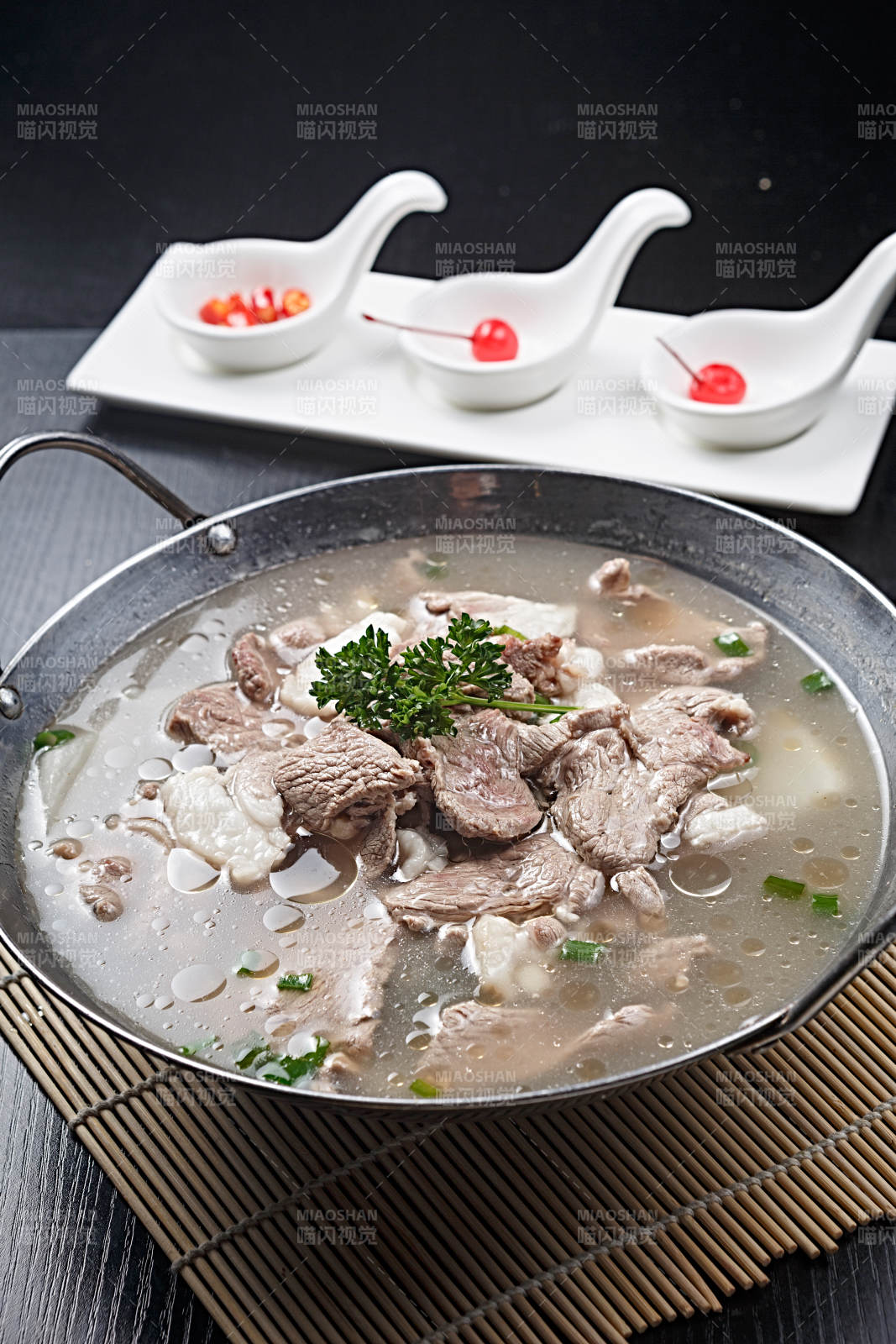 锅仔清汤羊肉图片