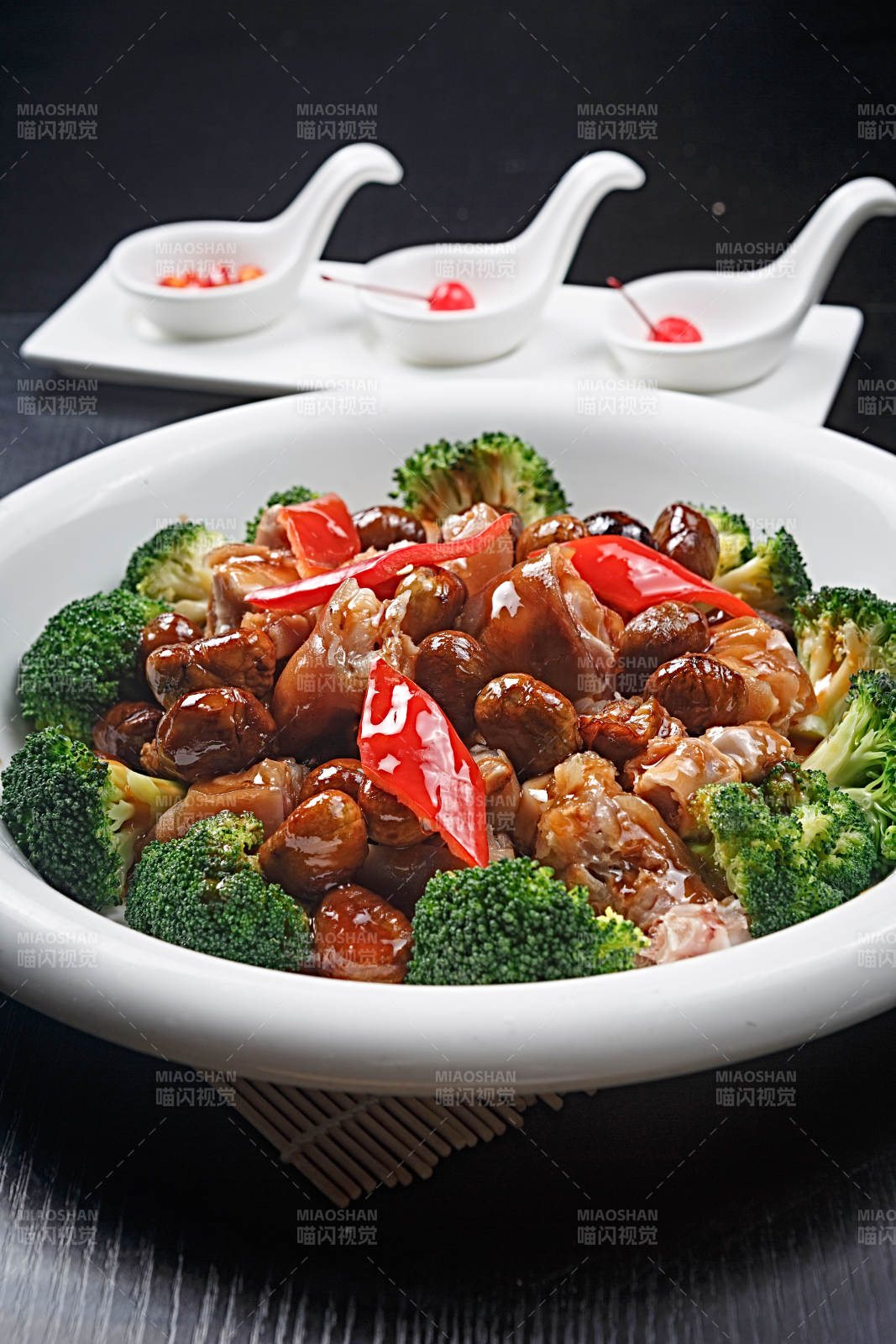 天津板栗焖猪脚图片