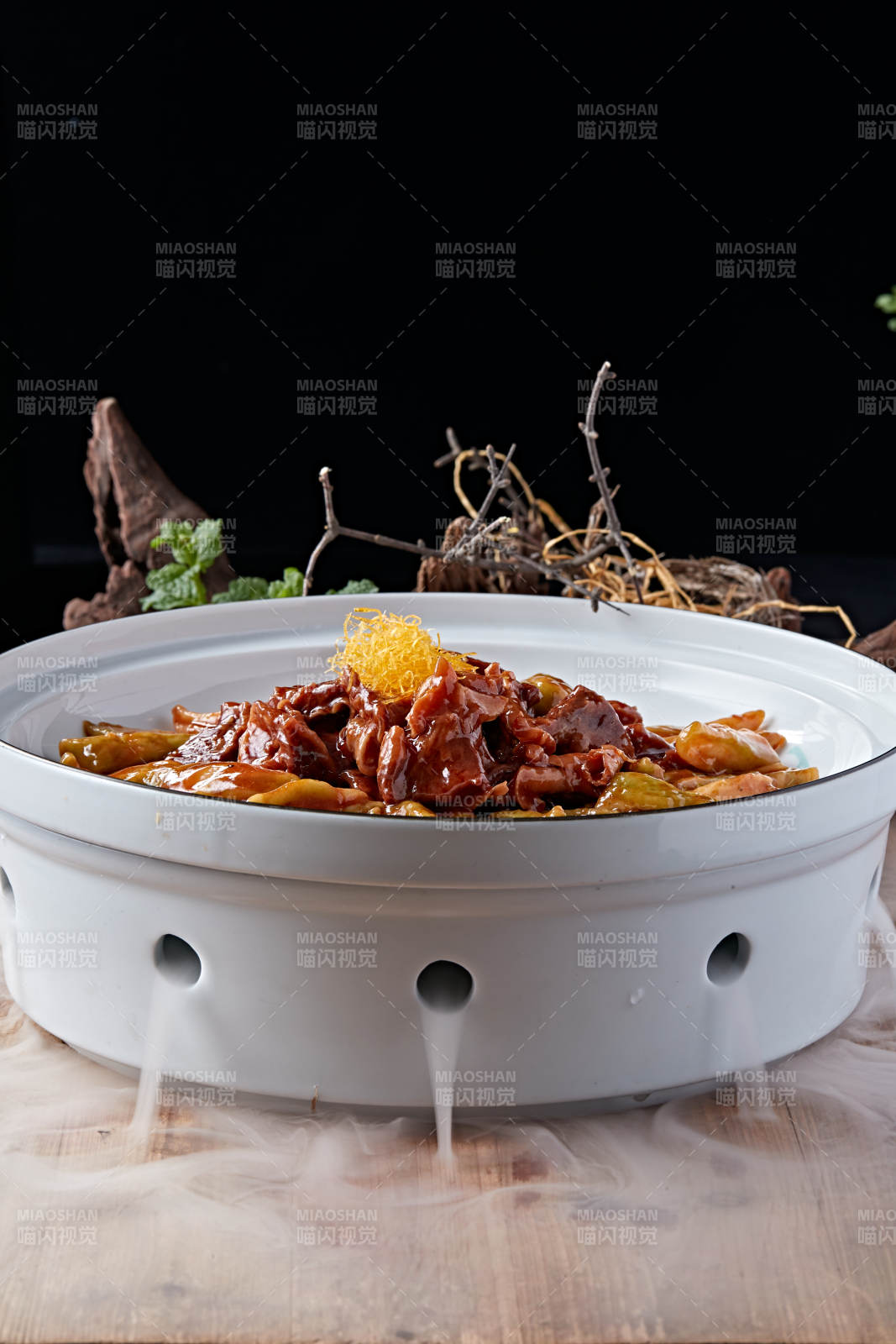 家常酱炖牛筋头巴脑图片