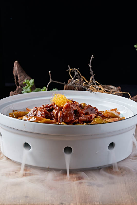 家常酱炖牛筋头巴脑图片