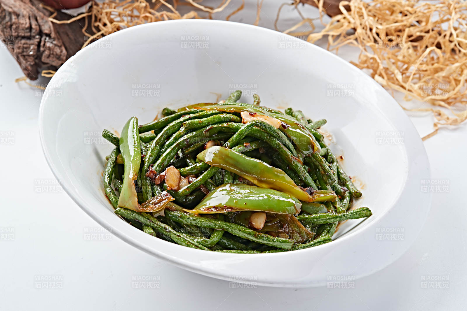 酱爆蒜香杭椒豇豆图片