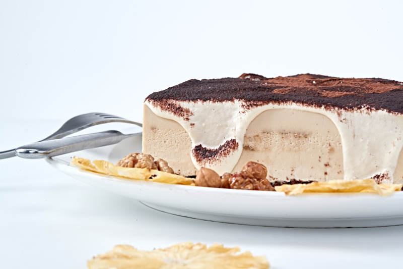 可可粉撒粉鲜奶酪黑森林蛋糕图片