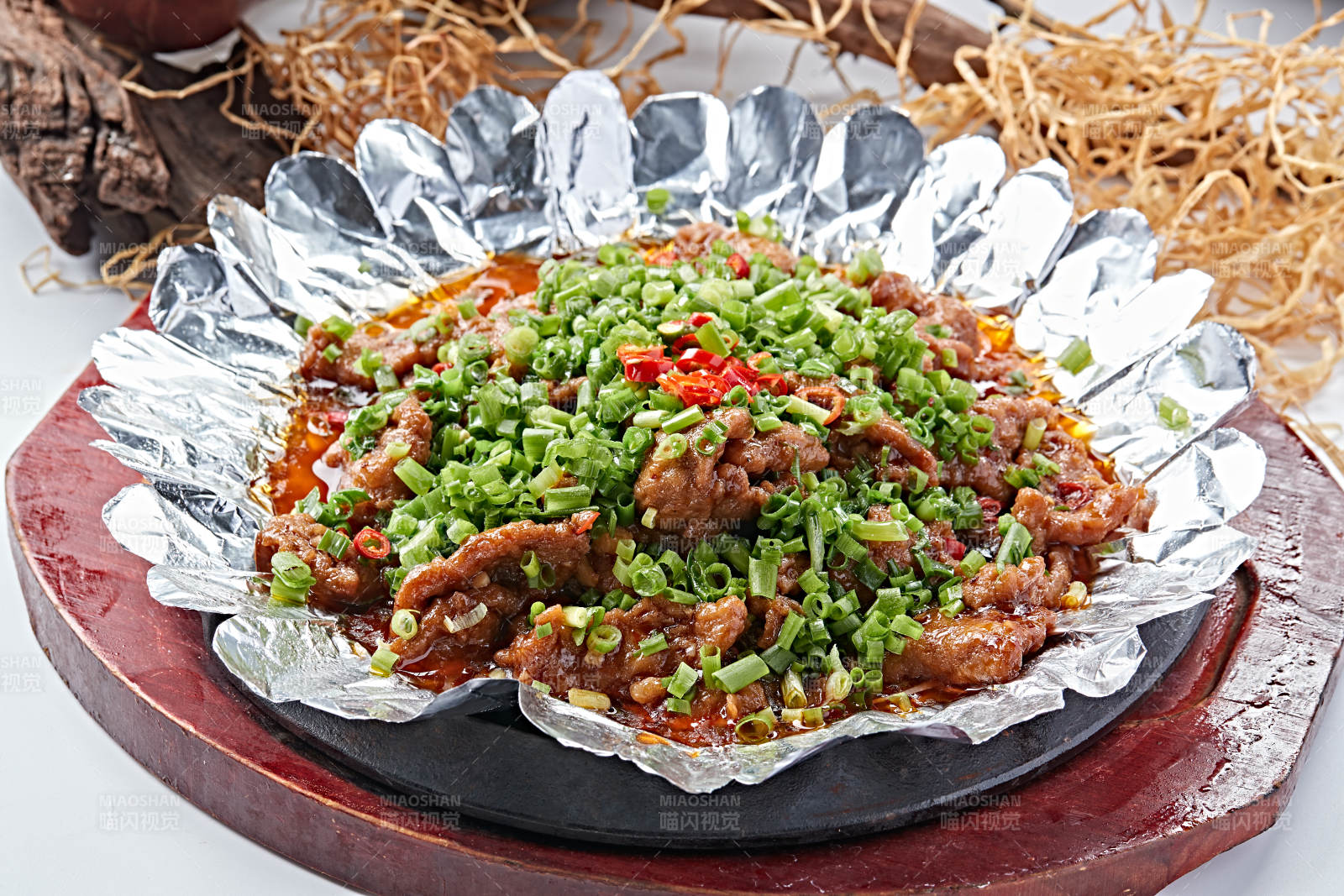 锡纸铁板葱香牛肉图片