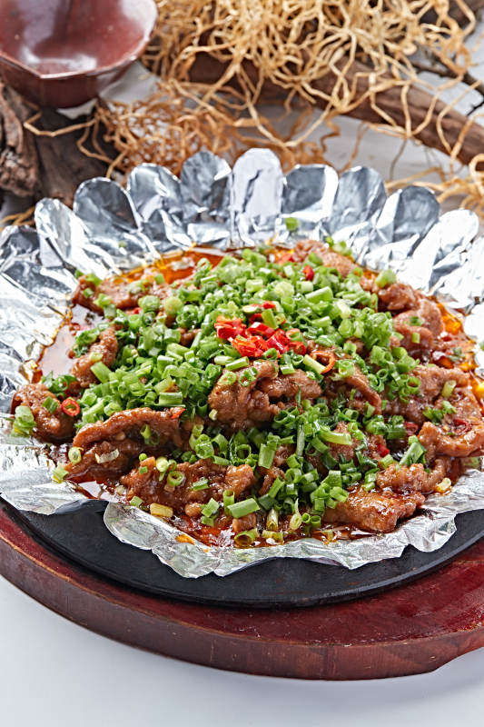 锡纸铁板葱香牛肉图片