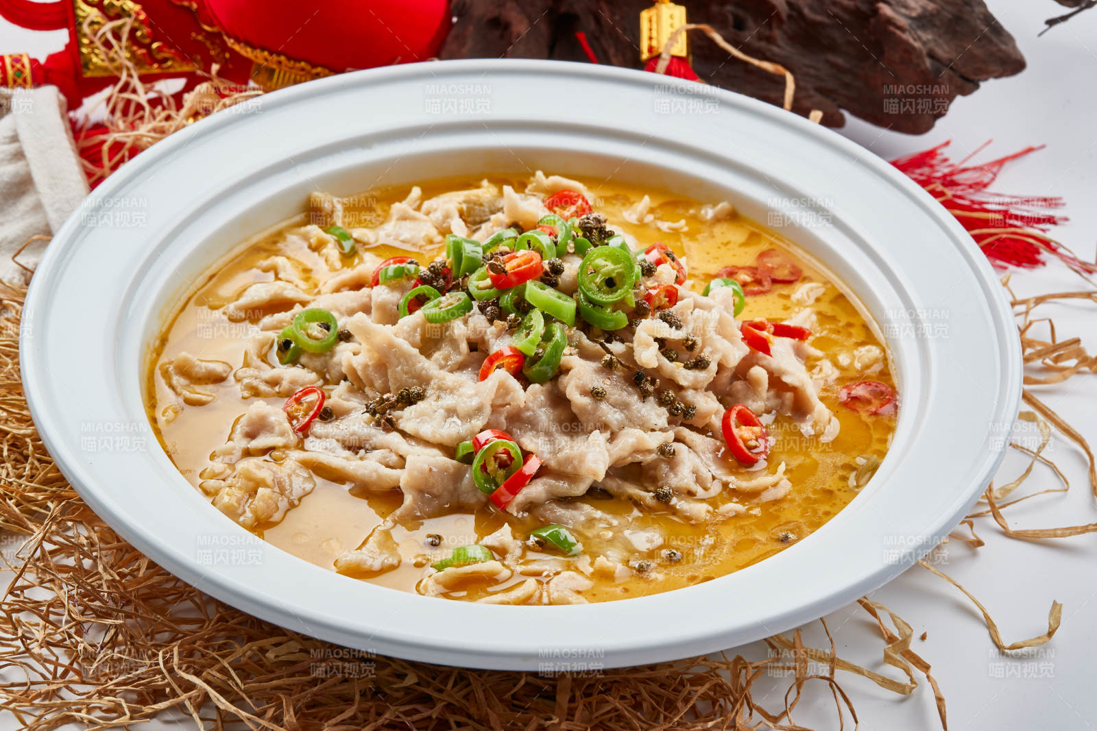 飘香酸汤米椒水煮肉图片