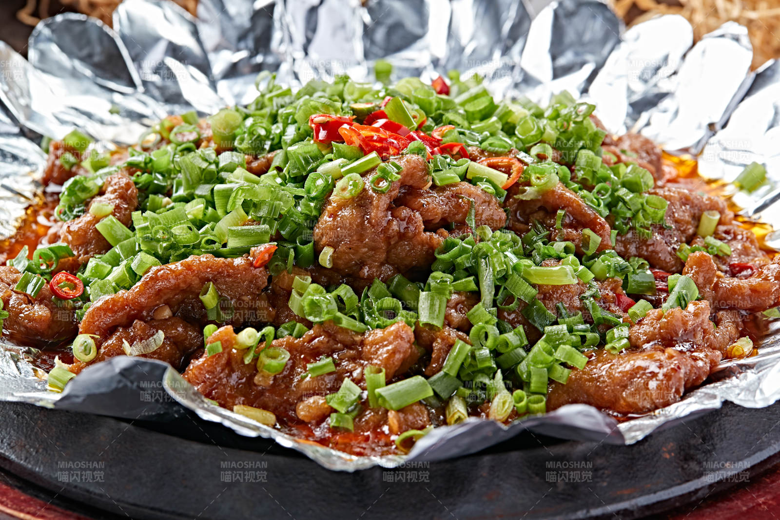 锡纸铁板葱香牛肉图片