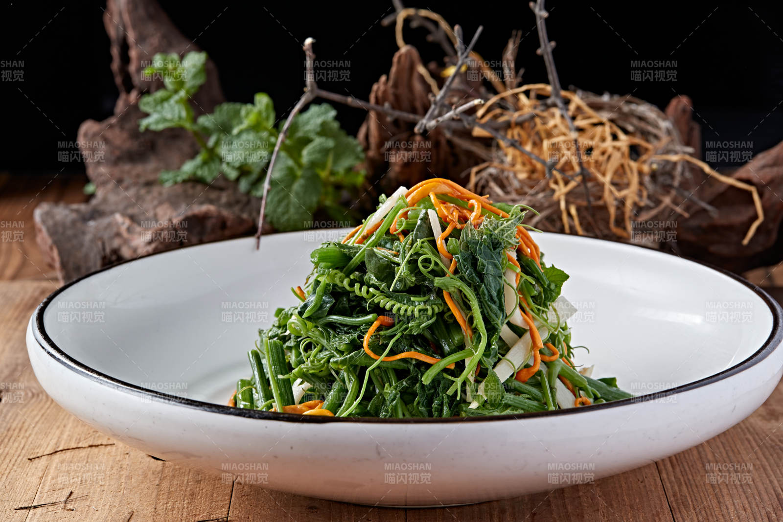 虫草花萝卜丝拌蕨菜图片