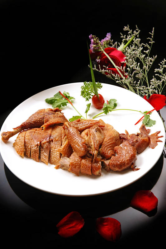 半只卤水扒鸡图片