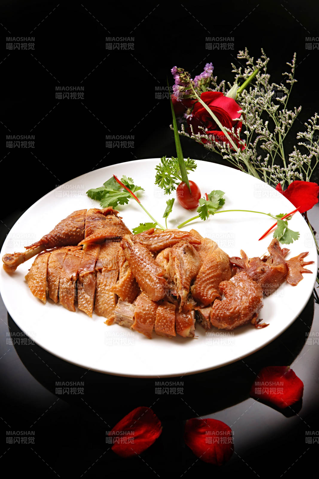 半只卤水扒鸡图片