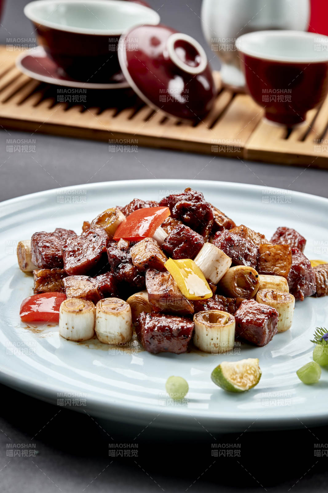 葱烧黑胡椒杏鲍菇牛仔粒图片