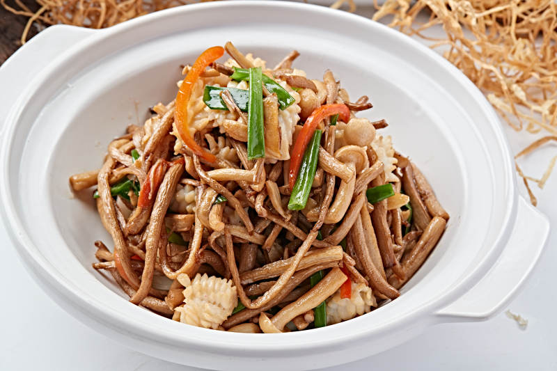 砂锅鱿鱼山珍杂菌煲图片