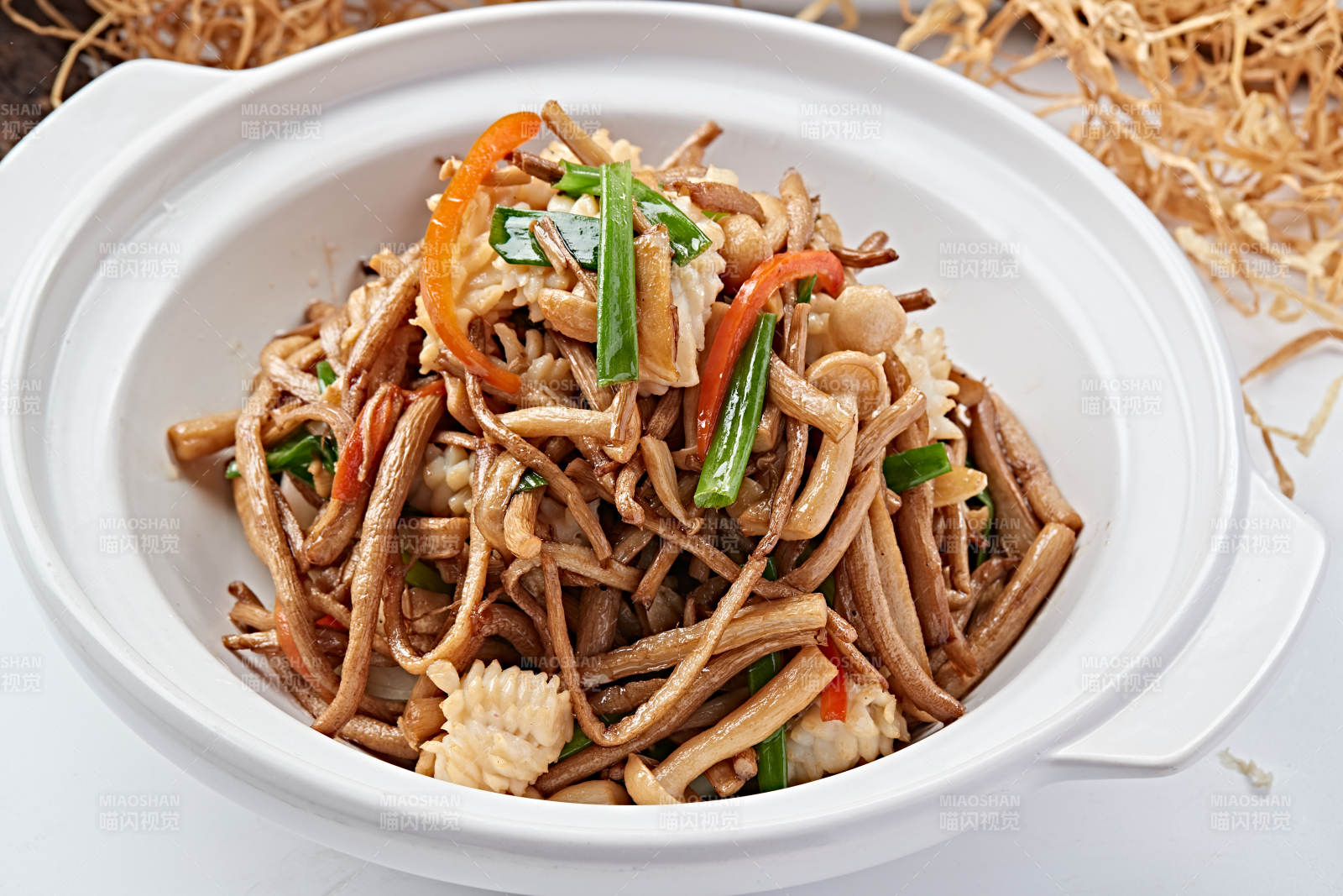 砂锅鱿鱼山珍杂菌煲图片