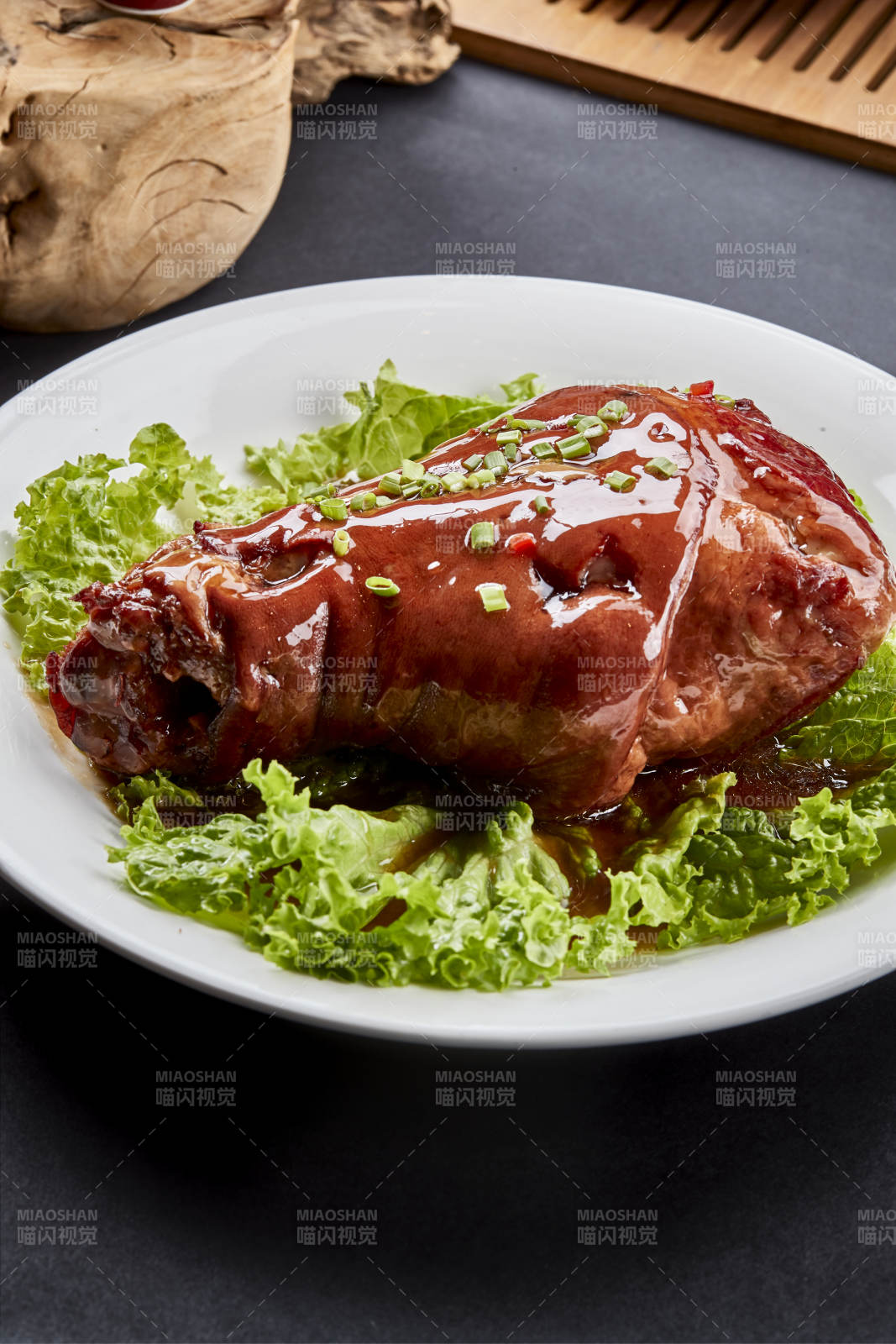 瑶柱带子配红烧猪肘子图片