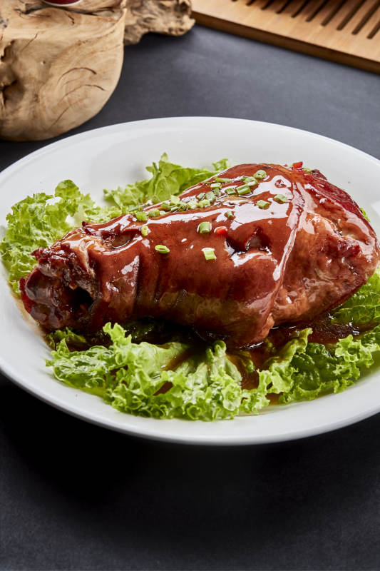 瑶柱带子配红烧猪肘子图片