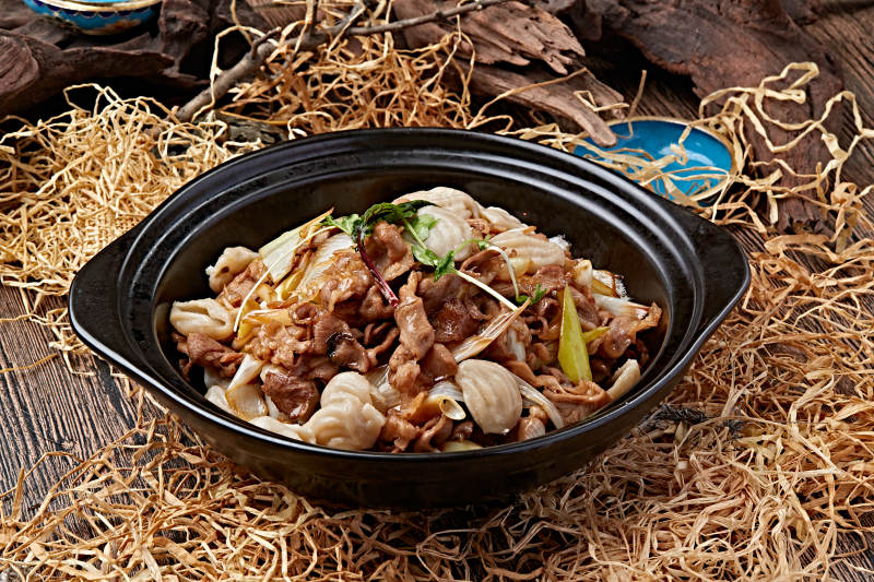 砂锅葱爆羊肉炒猫耳窝窝图片