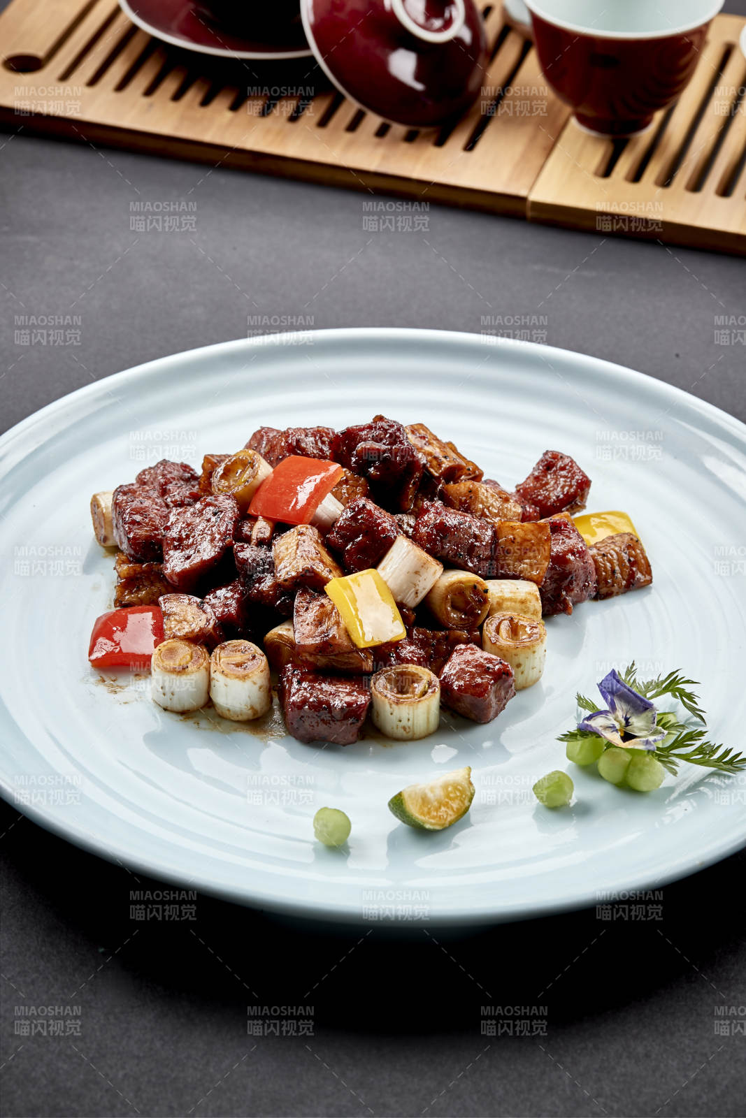 葱烧黑胡椒杏鲍菇牛仔粒图片