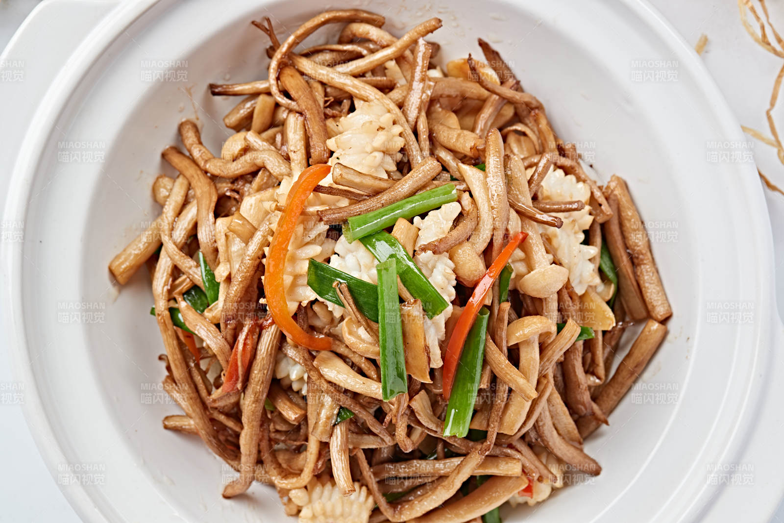 砂锅鱿鱼山珍杂菌煲图片