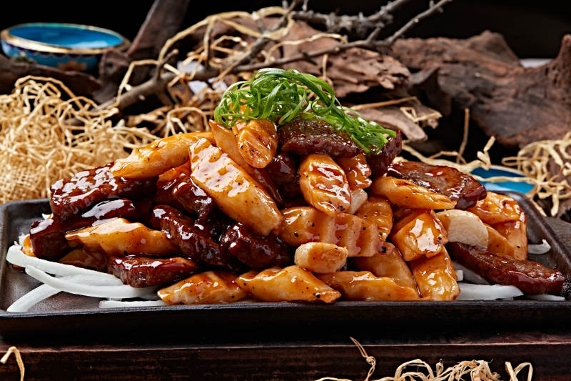 铁板黑椒薯香牛柳图片