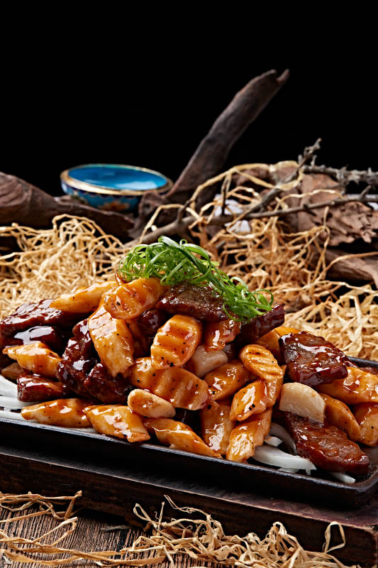 铁板黑椒薯香牛柳图片