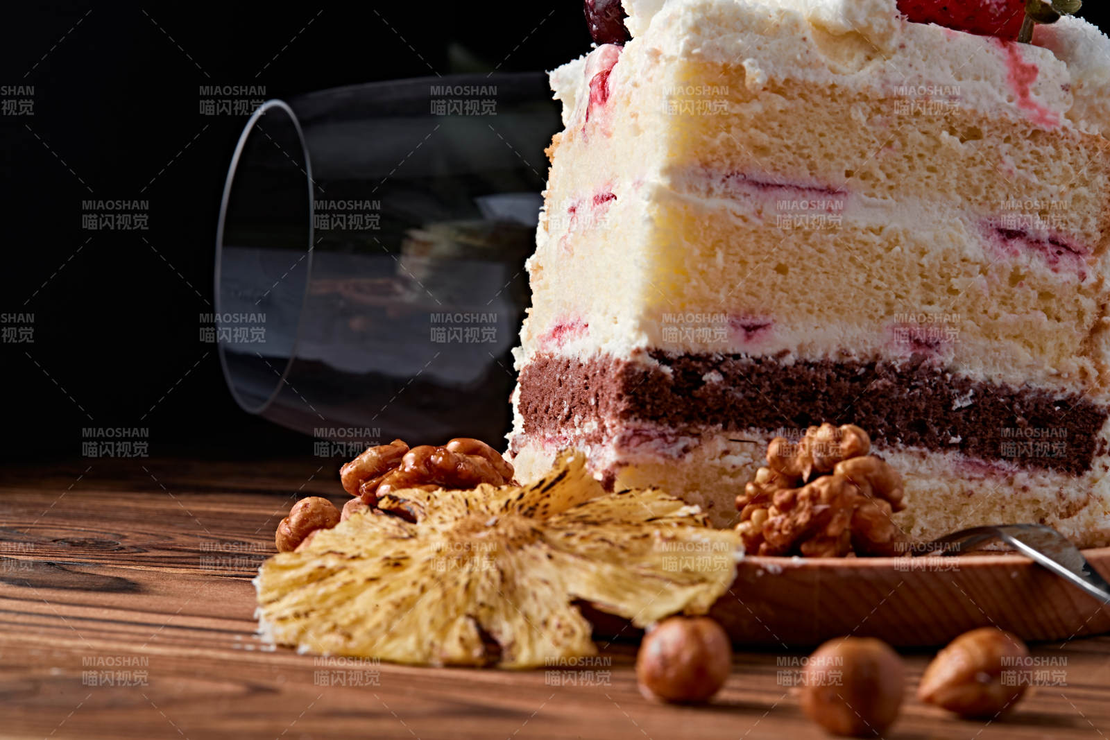 鲜水果椰蓉雪花生日蛋糕图片