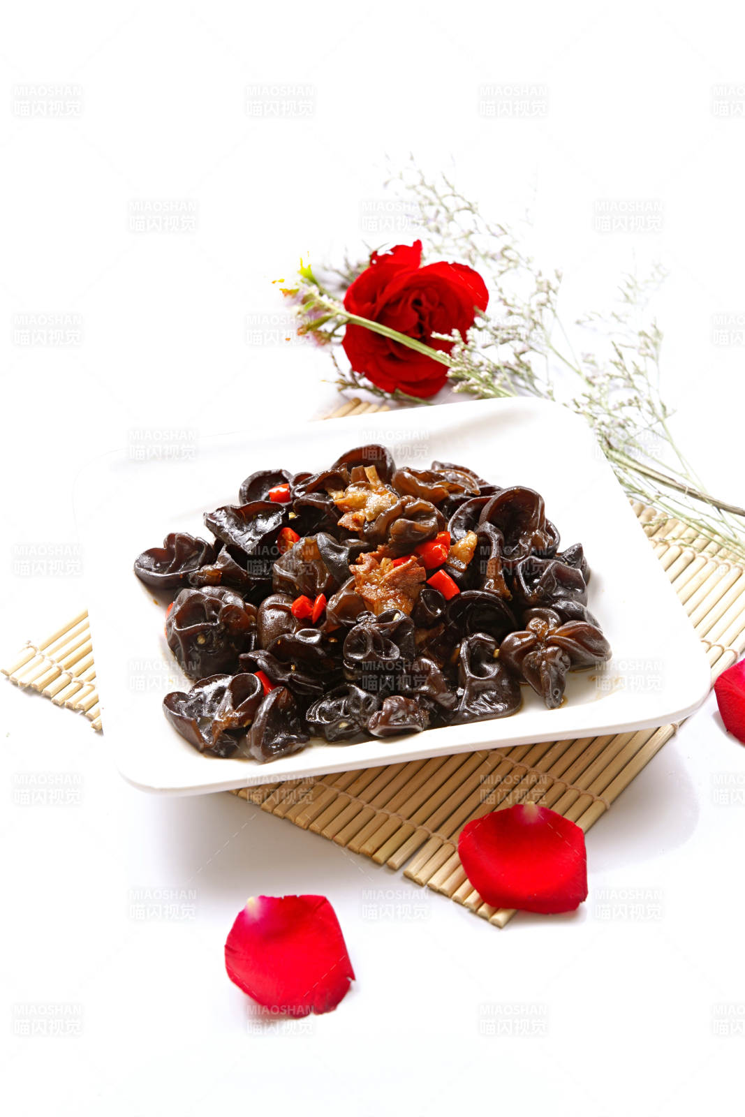 米椒黑木耳炒五花肉图片