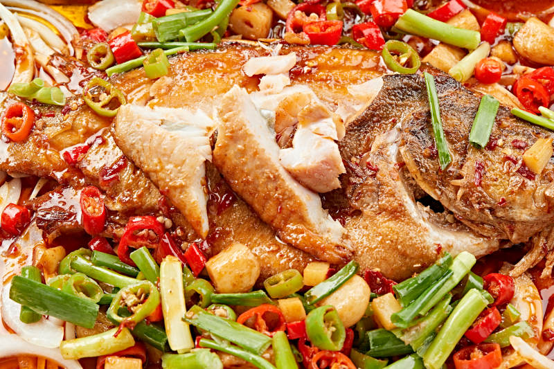 不锈钢铁盘装的安徽名菜臭鳜鱼图片