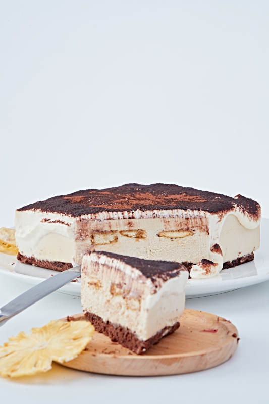 可可粉撒粉鲜奶酪黑森林蛋糕图片