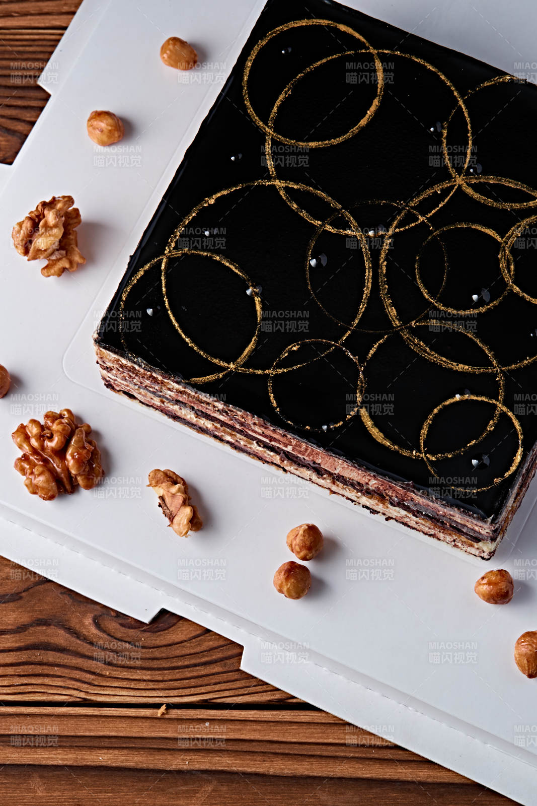 比利黑巧克力鲜奶慕斯杏仁蛋糕图片
