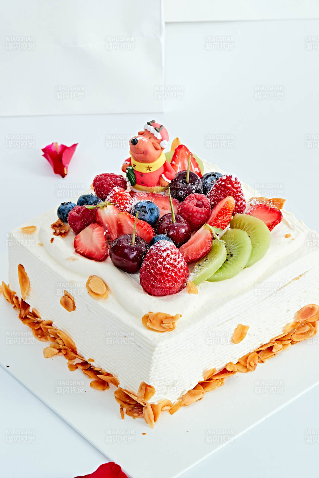 鲜果乳脂奶油芒果夹心奶酪蛋糕图片