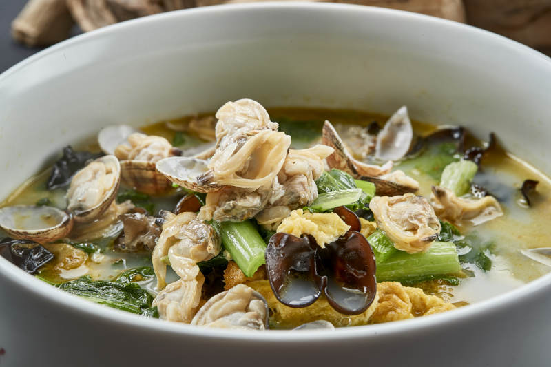 煎蛋木耳小白菜花蛤浓汤图片