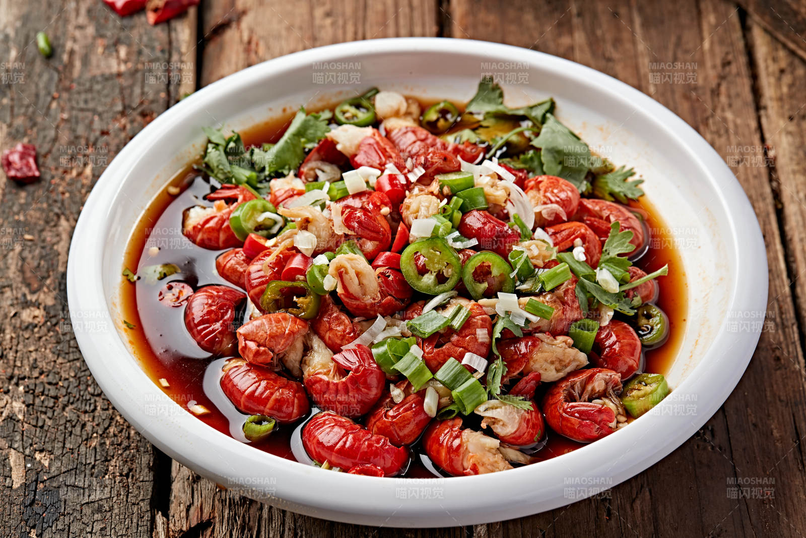 浇汁腌渍龙虾尾图片