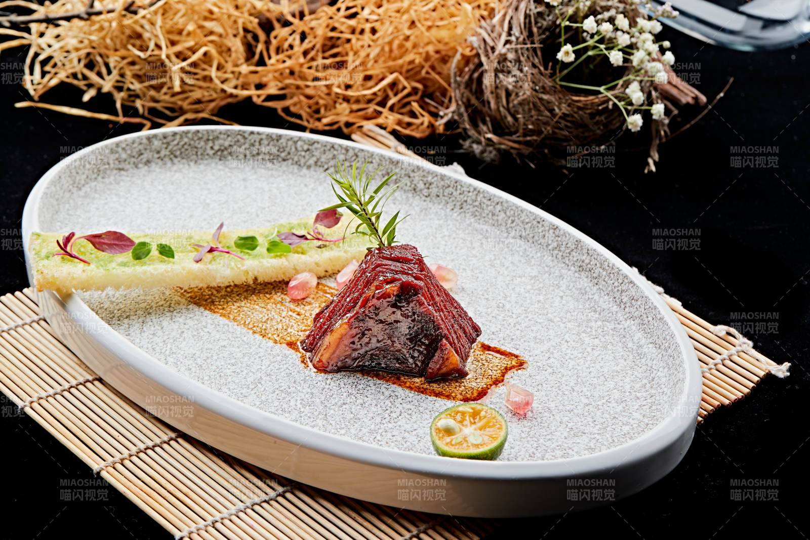 XO酱香和牛粒图片