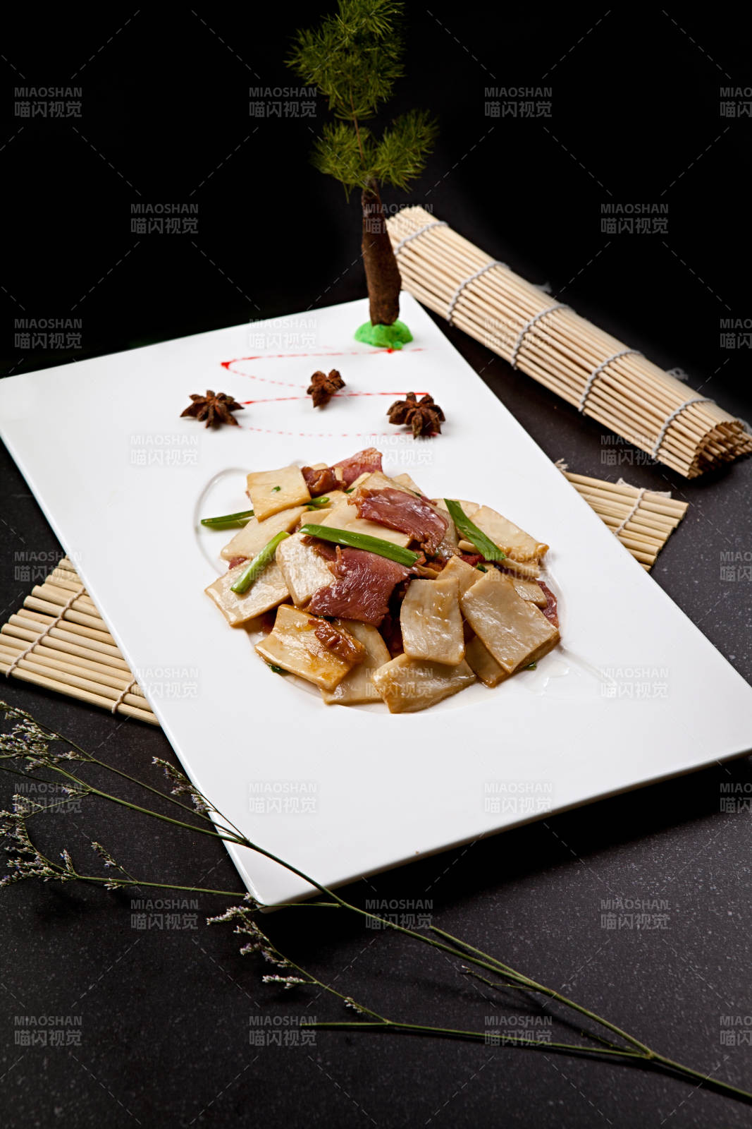 杏鲍菇片炒黑腊肉图片