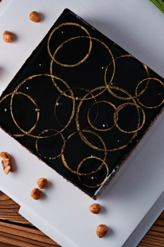 比利黑巧克力鲜奶慕斯杏仁蛋糕图片