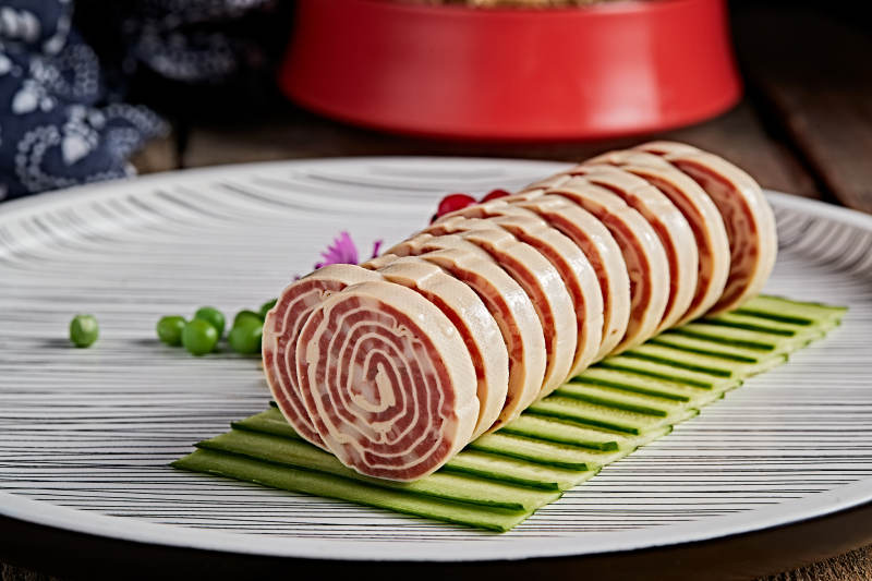 精美餐具装的柴沟堡卷三宝图片