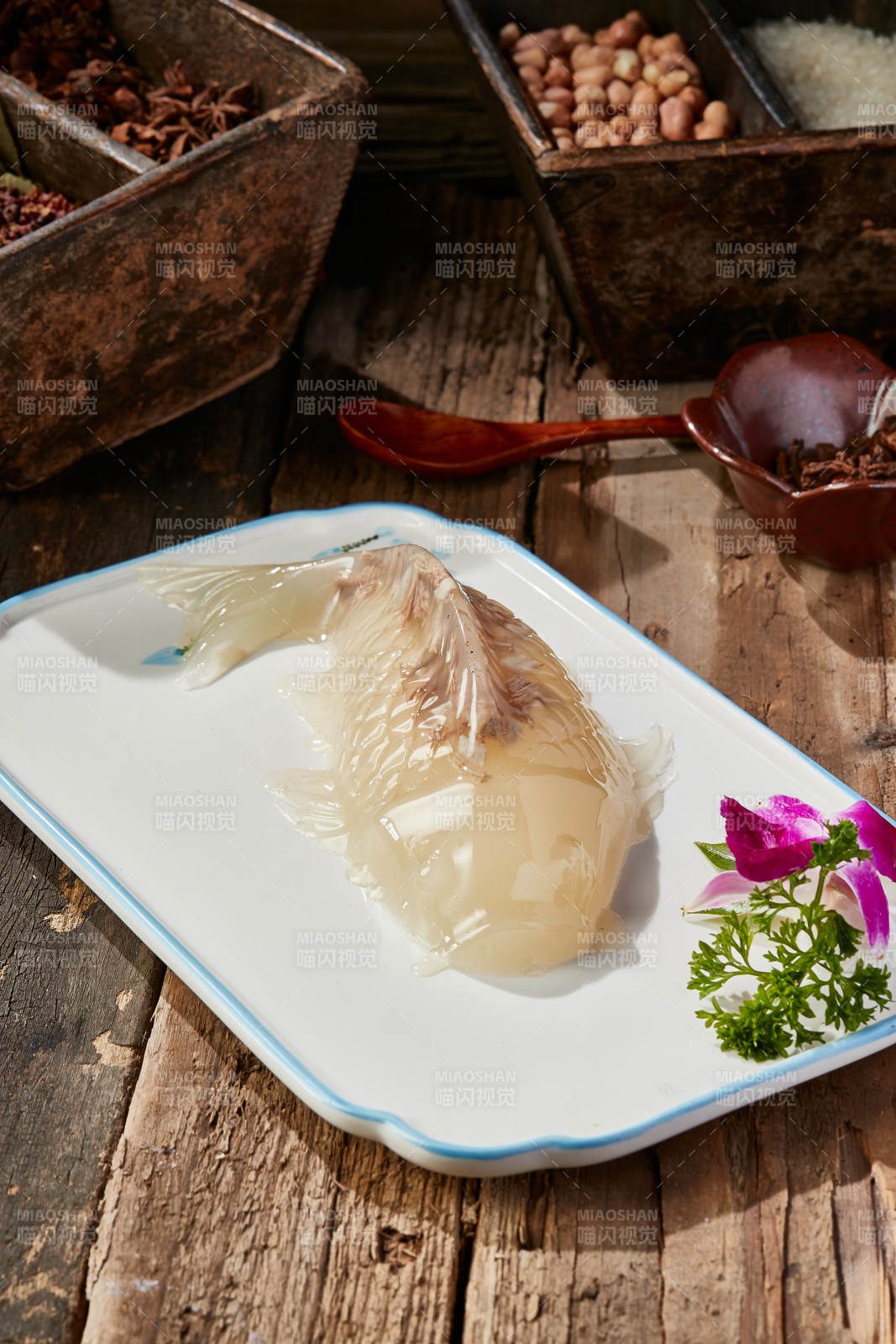 全鱼宴水晶鱼冻图片