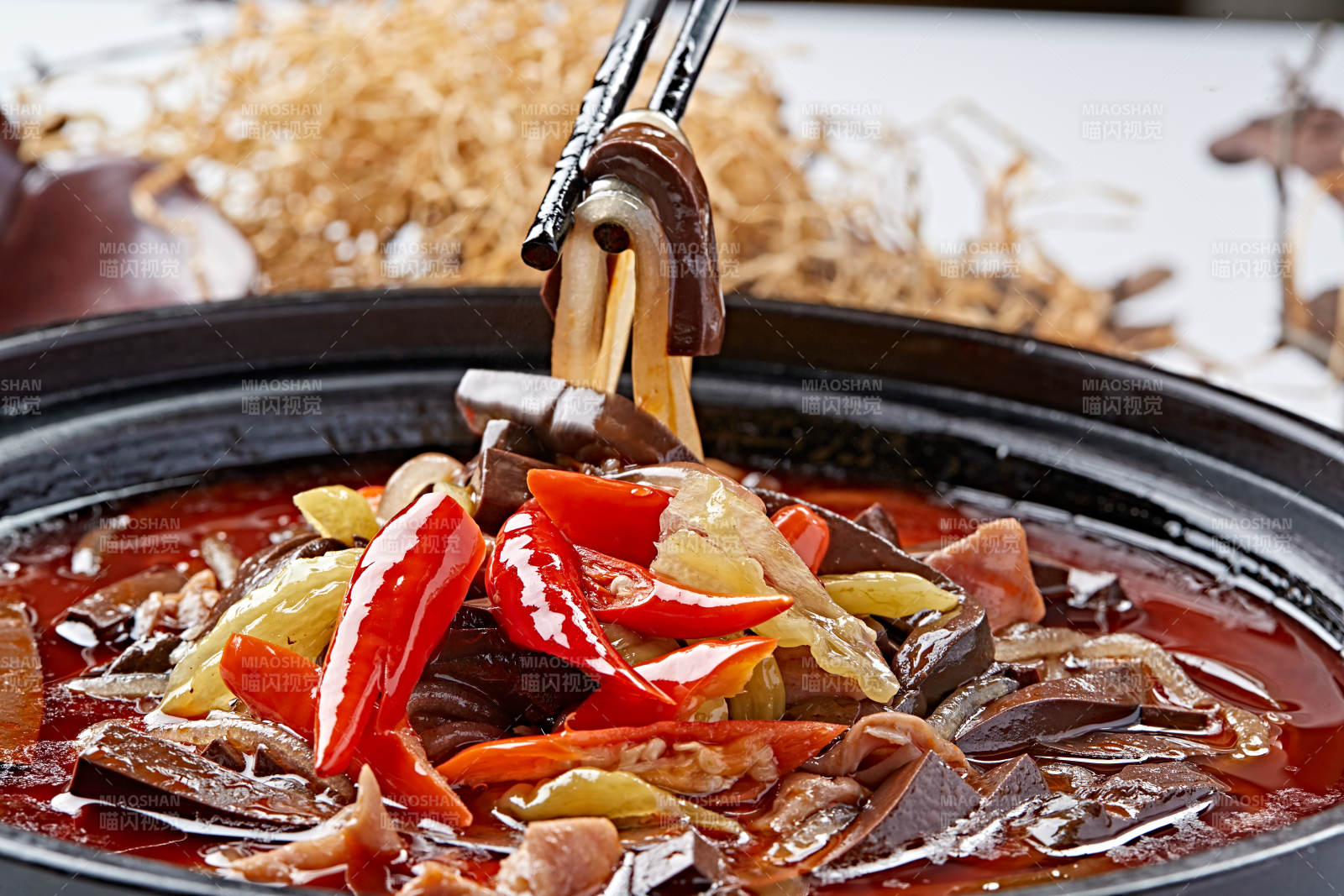 砂锅红油香辣鸭血泡椒肥肠粉丝煲图片