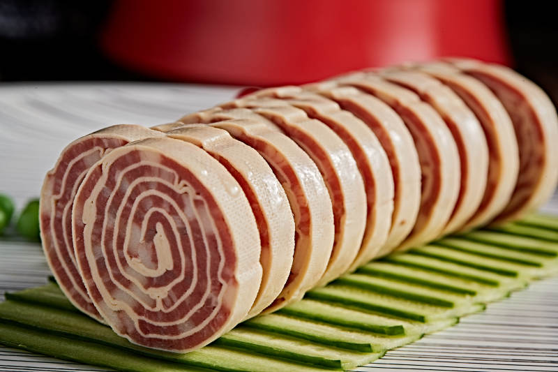 精美餐具装的柴沟堡卷三宝图片