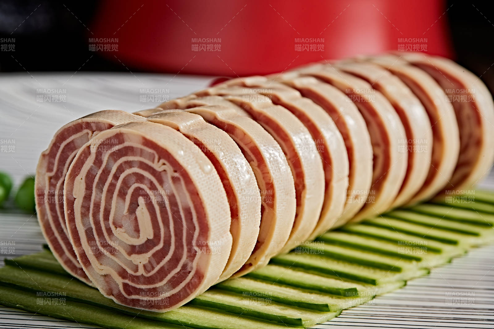 精美餐具装的柴沟堡卷三宝图片