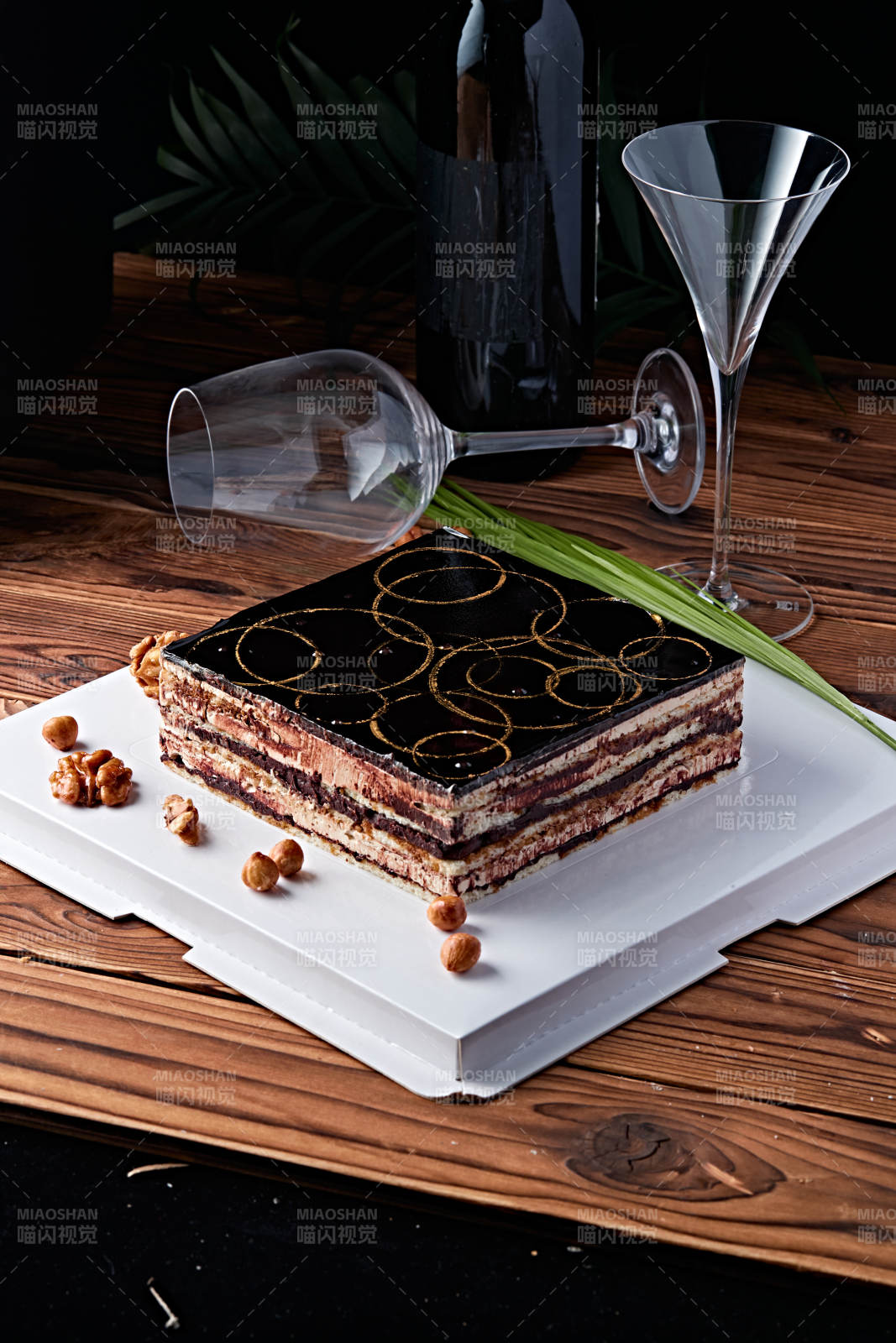 比利黑巧克力鲜奶慕斯杏仁蛋糕图片